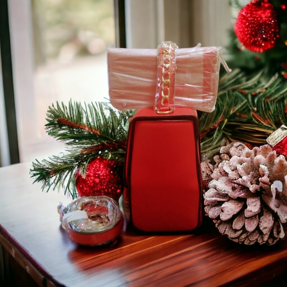 Beautiful Glamorous Red Tote Bag Satchel with Matching Wallet Set - Picture 4 of 4